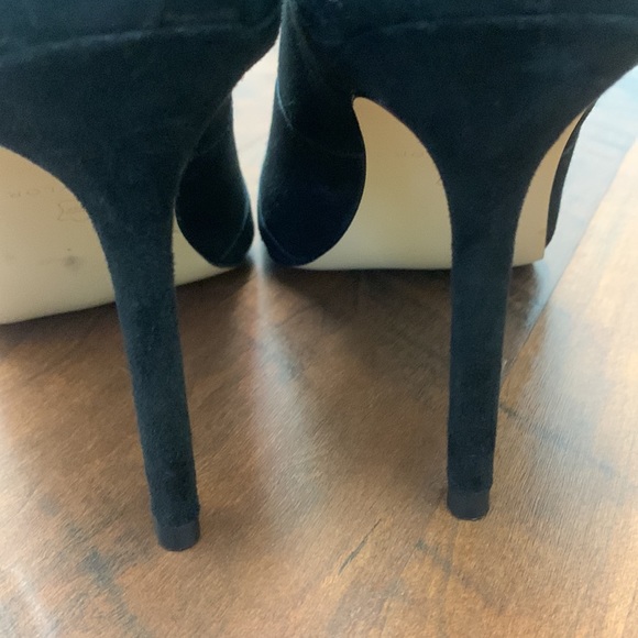 Ann Taylor Black suede, Size 8 high heel lace-up shoes w/zip Never worn🖤 - Picture 7 of 16
